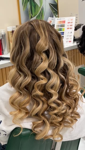 Blonde Hollywood curls